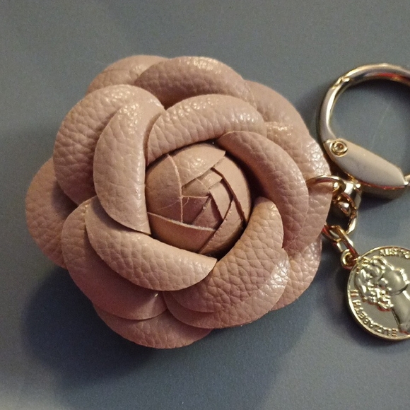 Flower Keychain - Picture 4 of 6
